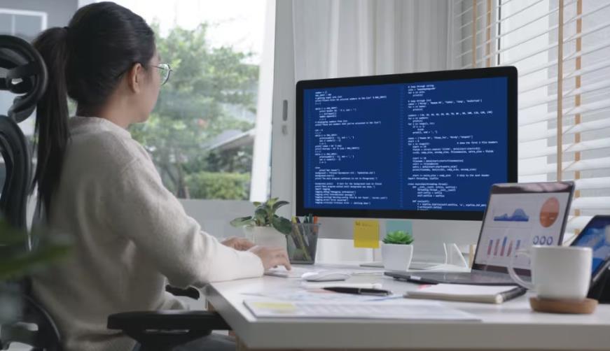 戚墅堰区软件开发公司实战建议:网站赋能,为何必须接入支持机器人?